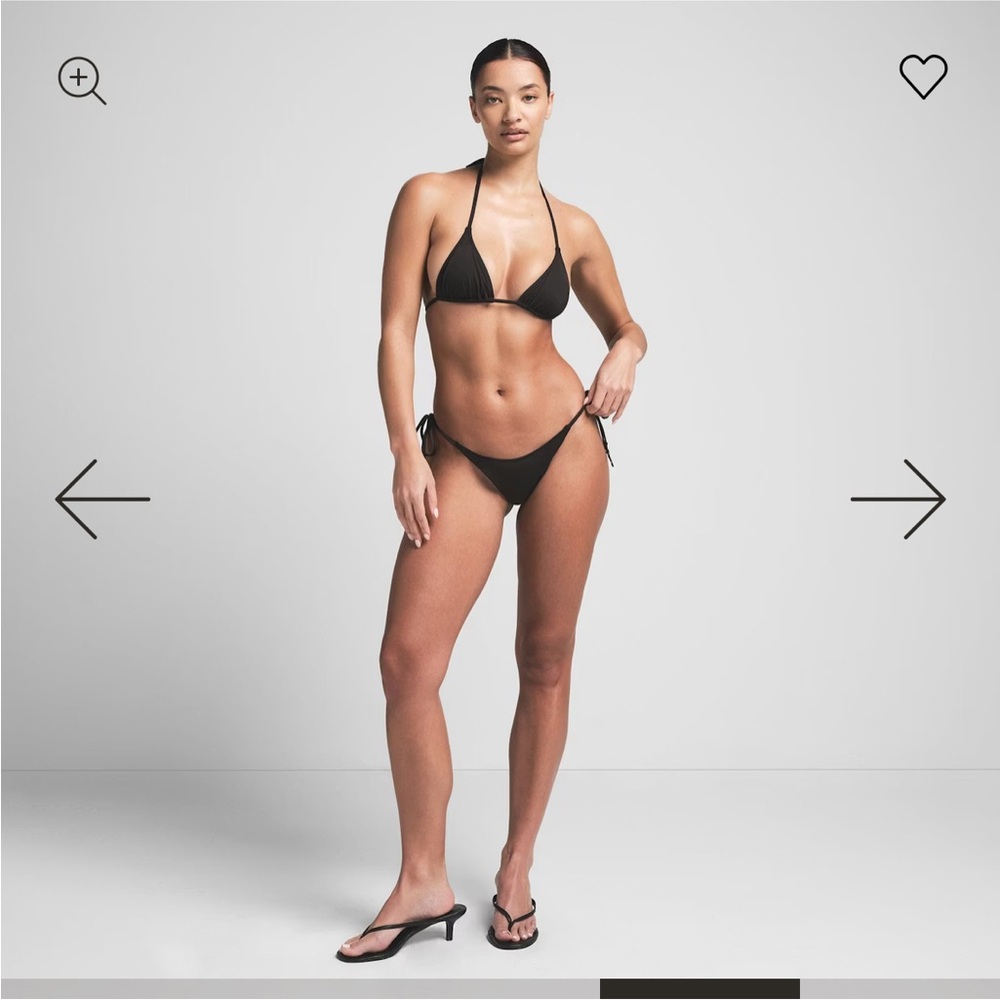 Sw43. Skims recycled swim triangle top onyx XS or Large nwt 🖤